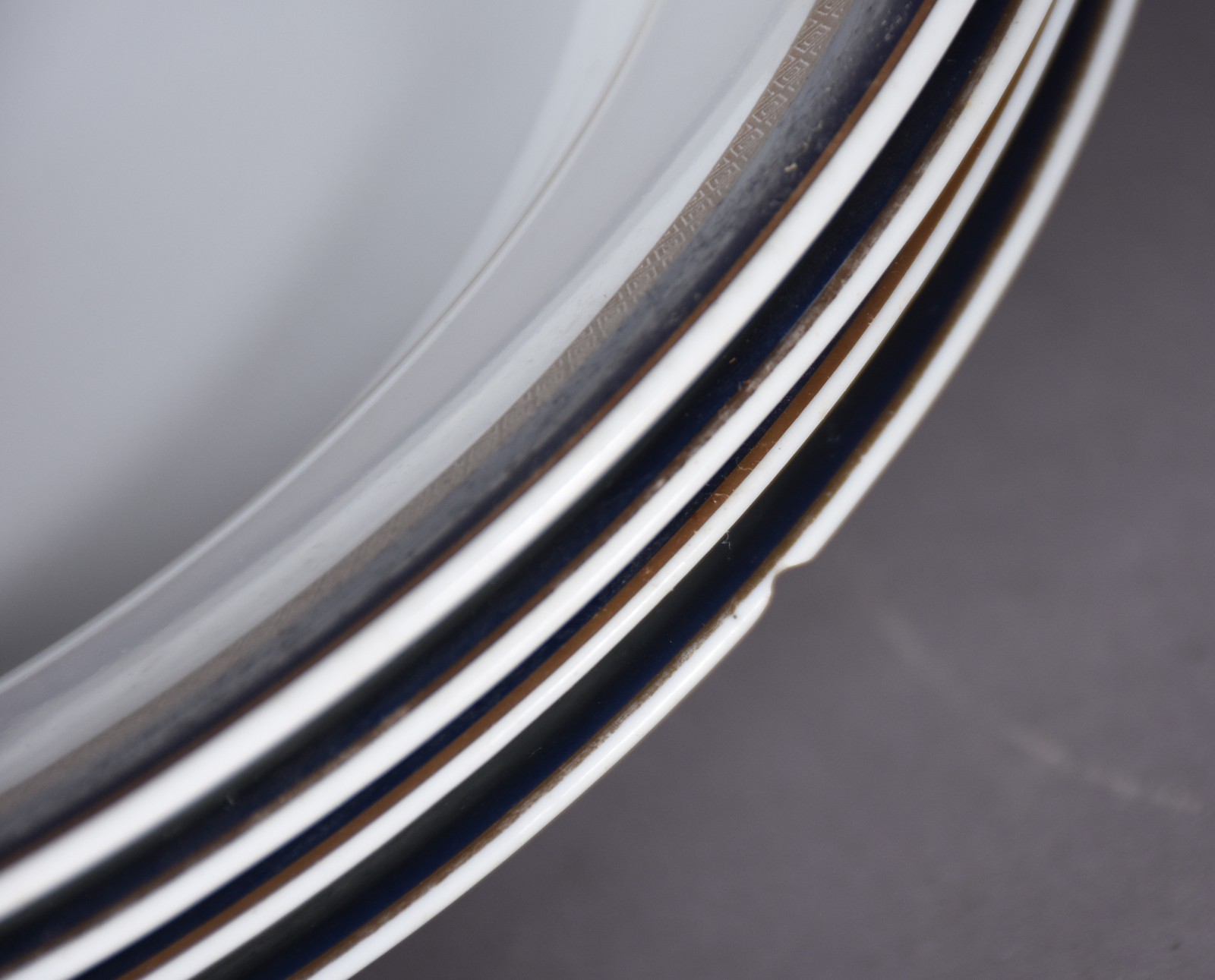 Aparelho de jantar de porcelana Real composto de: 12 pratos rasos, 5... - foto 5 de 5