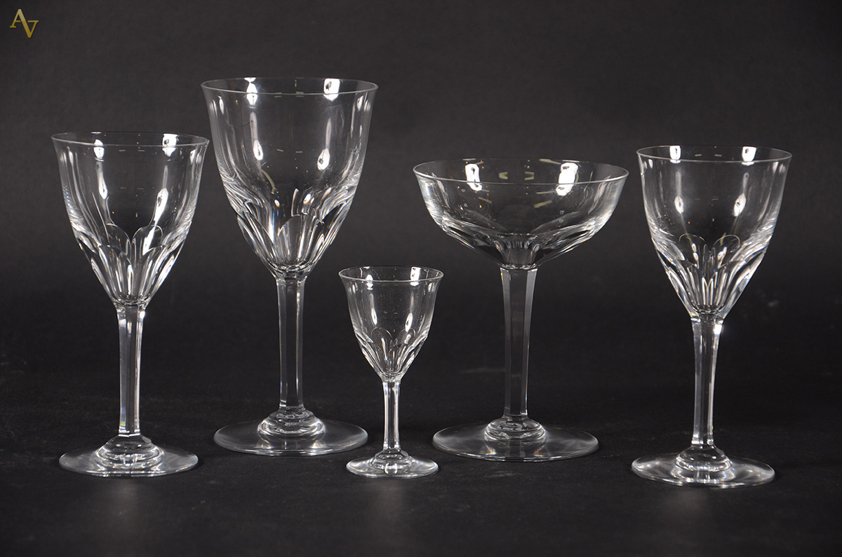 BACCARAT - Conjunto de cálices de cristal frances. lapidação...