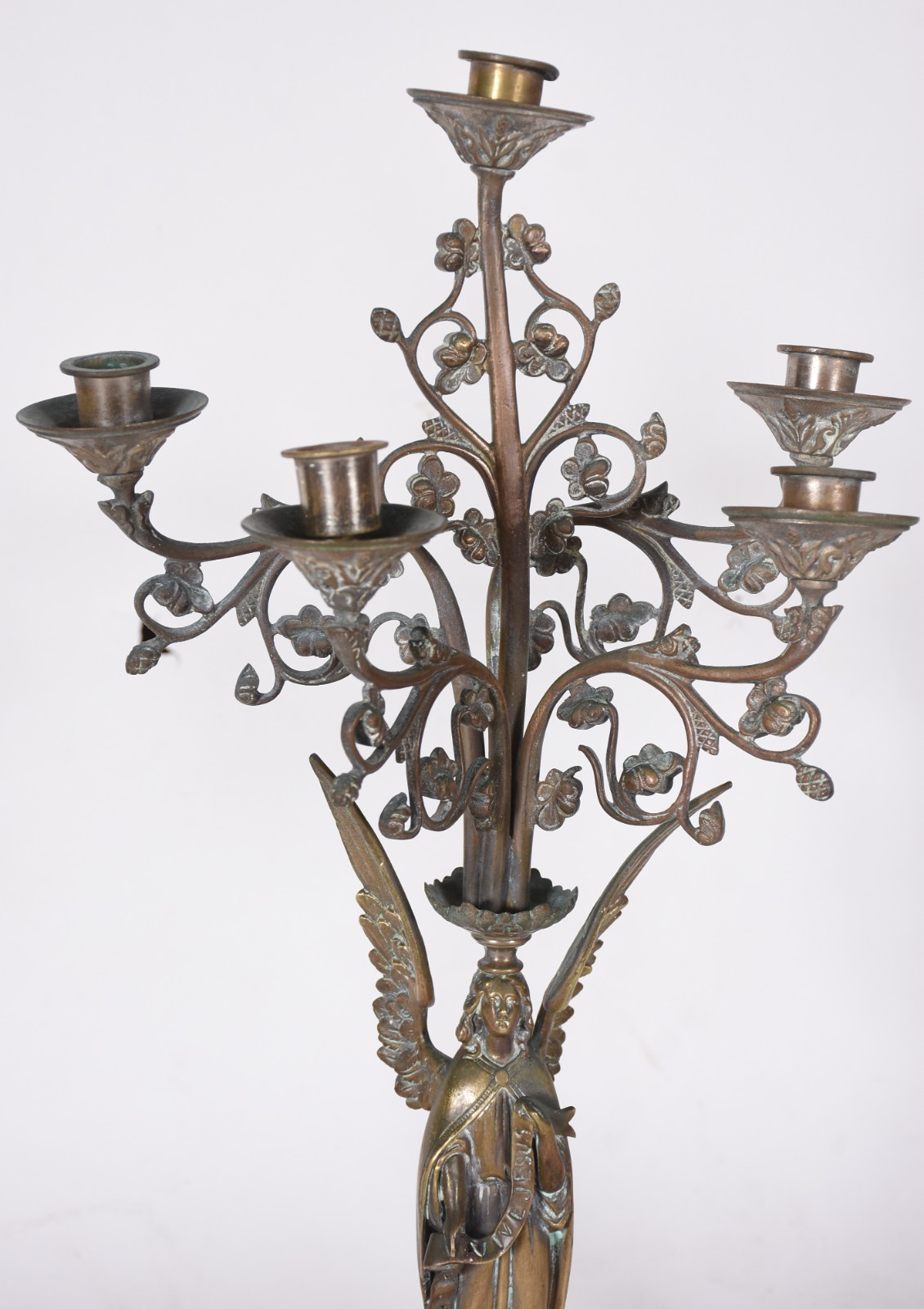 Par de candelabros de metal para cinco velas cada com bases na forma... - foto 2 de 6