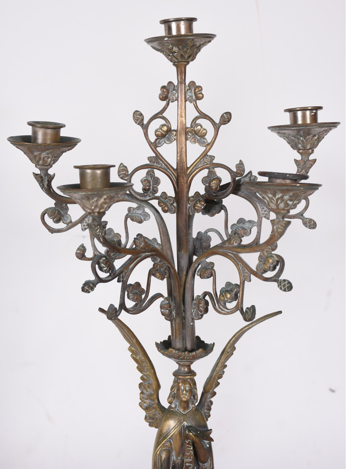Par de candelabros de metal para cinco velas cada com bases na forma... - foto 3 de 6