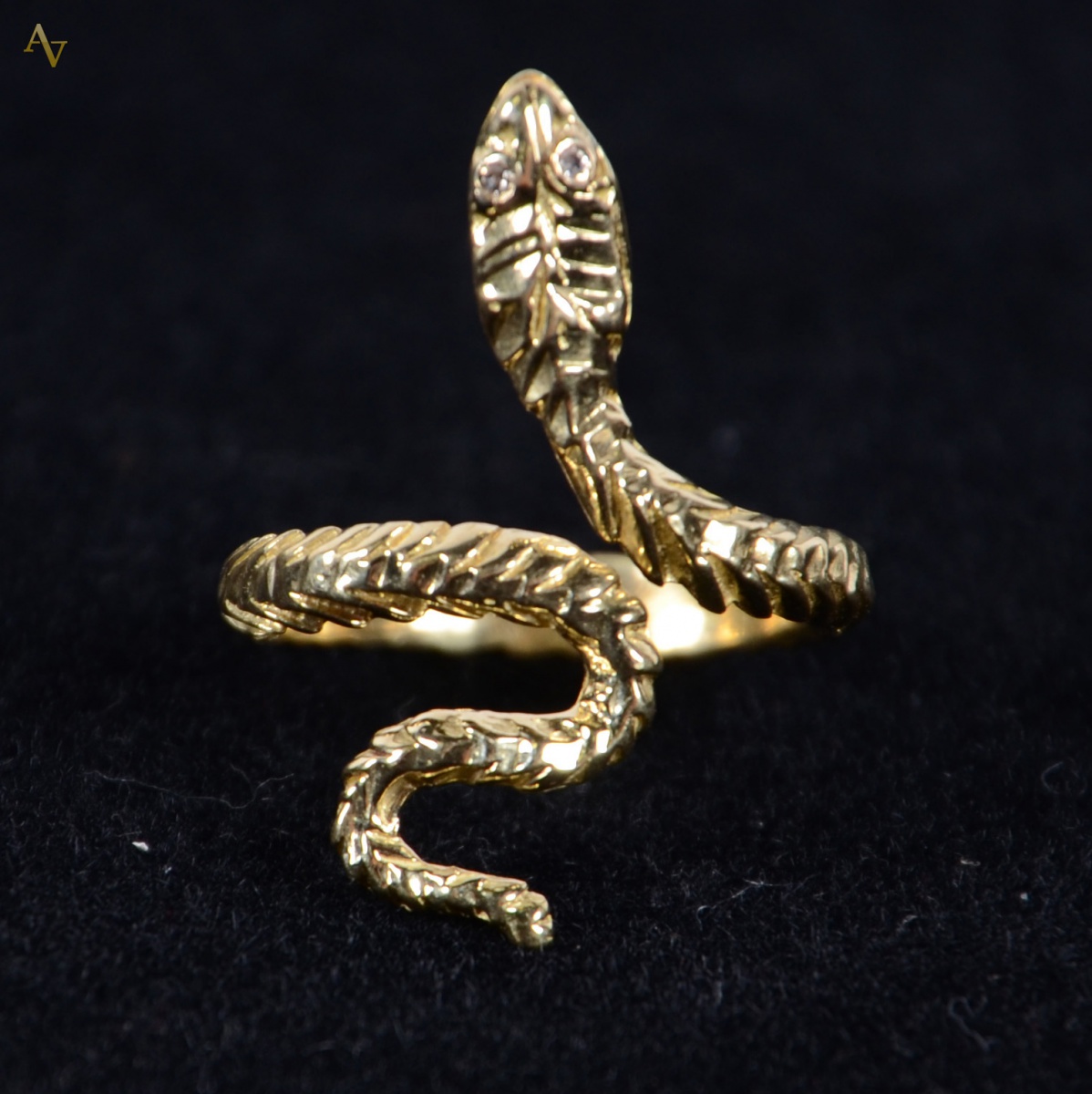 Anel serpente de ouro 18 k com 2 brilhantes. Aro 17 - peso 5,3 gr.
