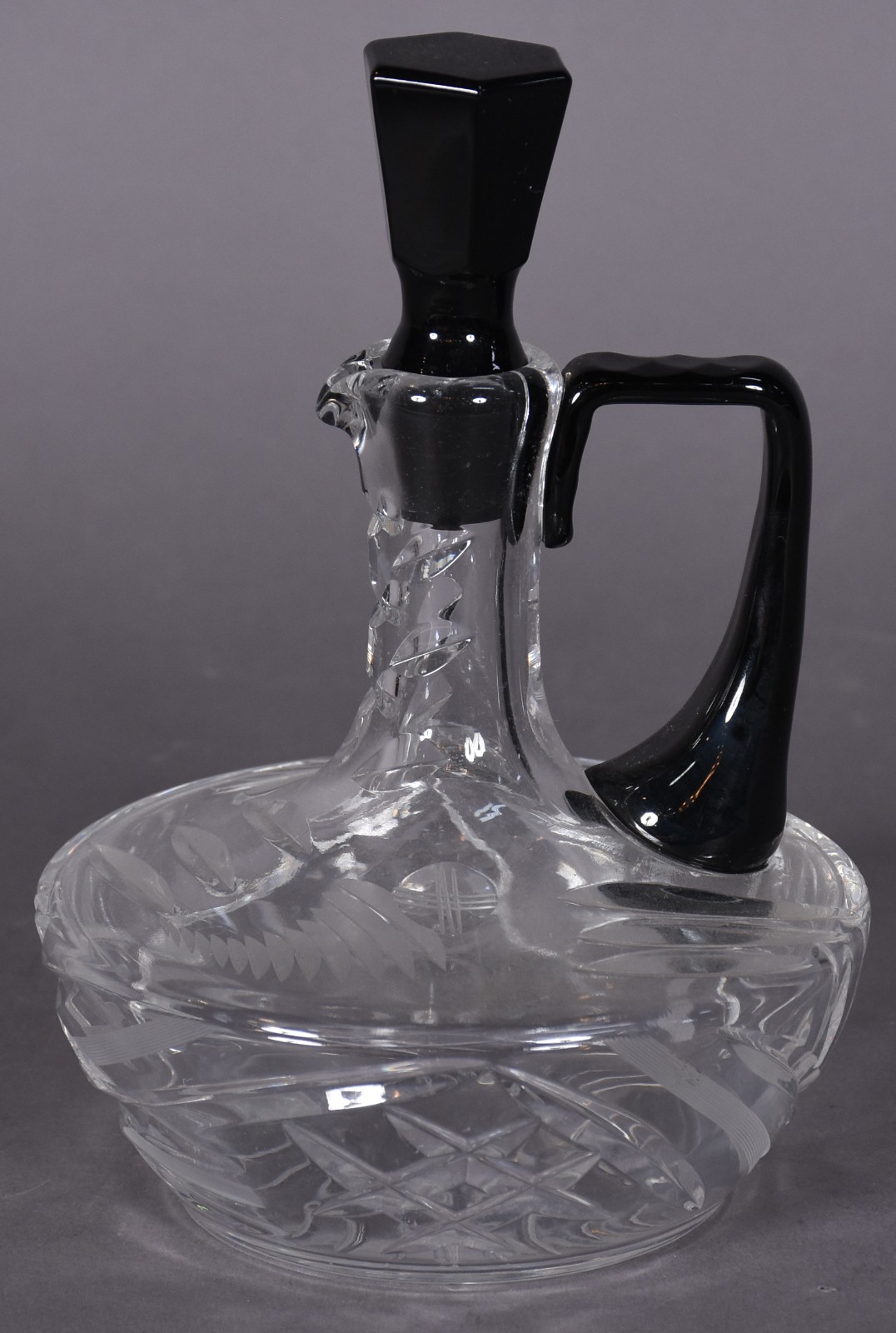 Conjunto de licoreira de cristal lapidado com quatro cálices com... - foto 4 de 7