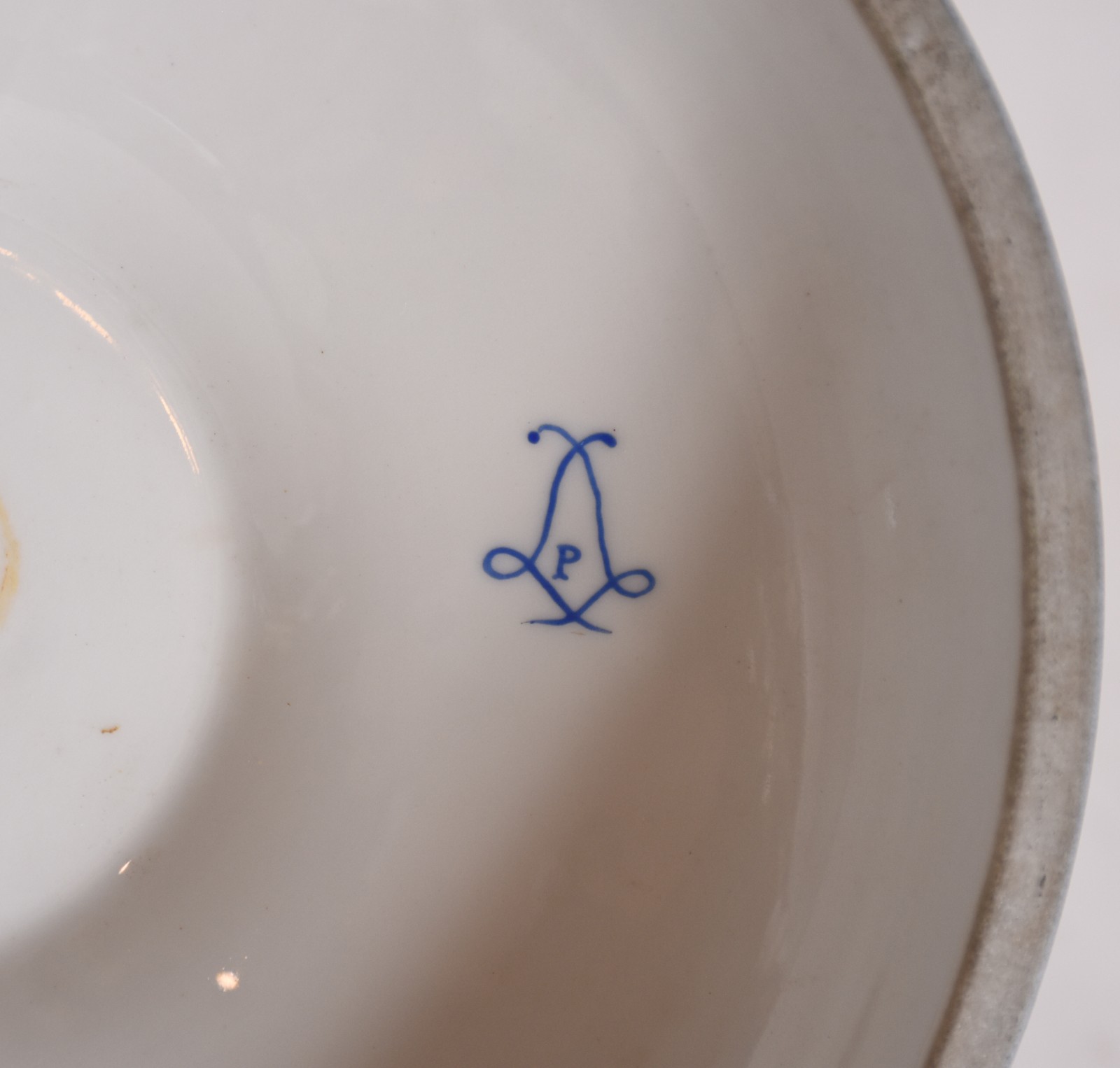 Grande ânfora de porcelana francesa de Sèvres na cor azul cobalto com... - foto 9 de 9