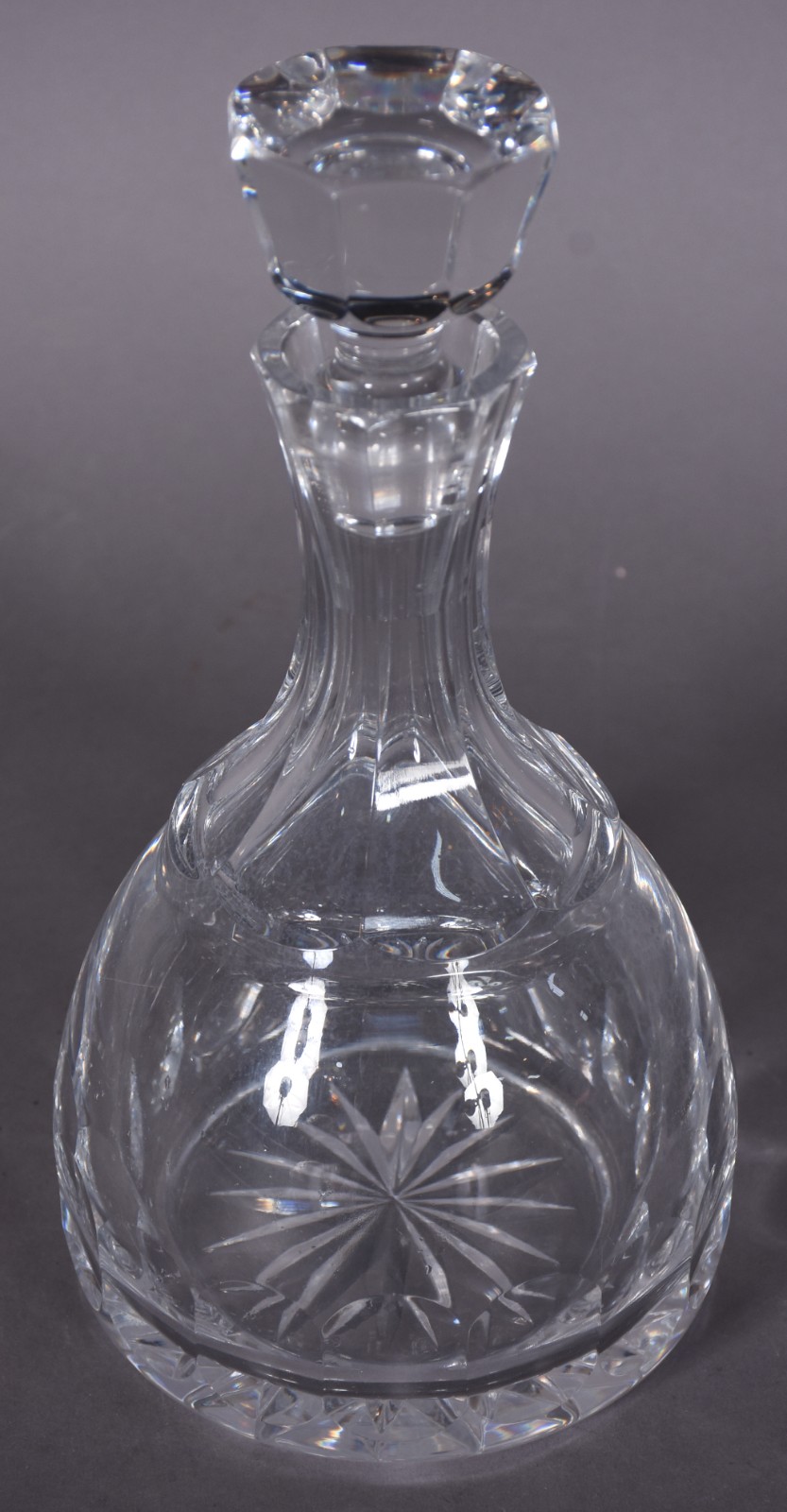 Garrafa de cristal português lapidado. - foto 2 de 7