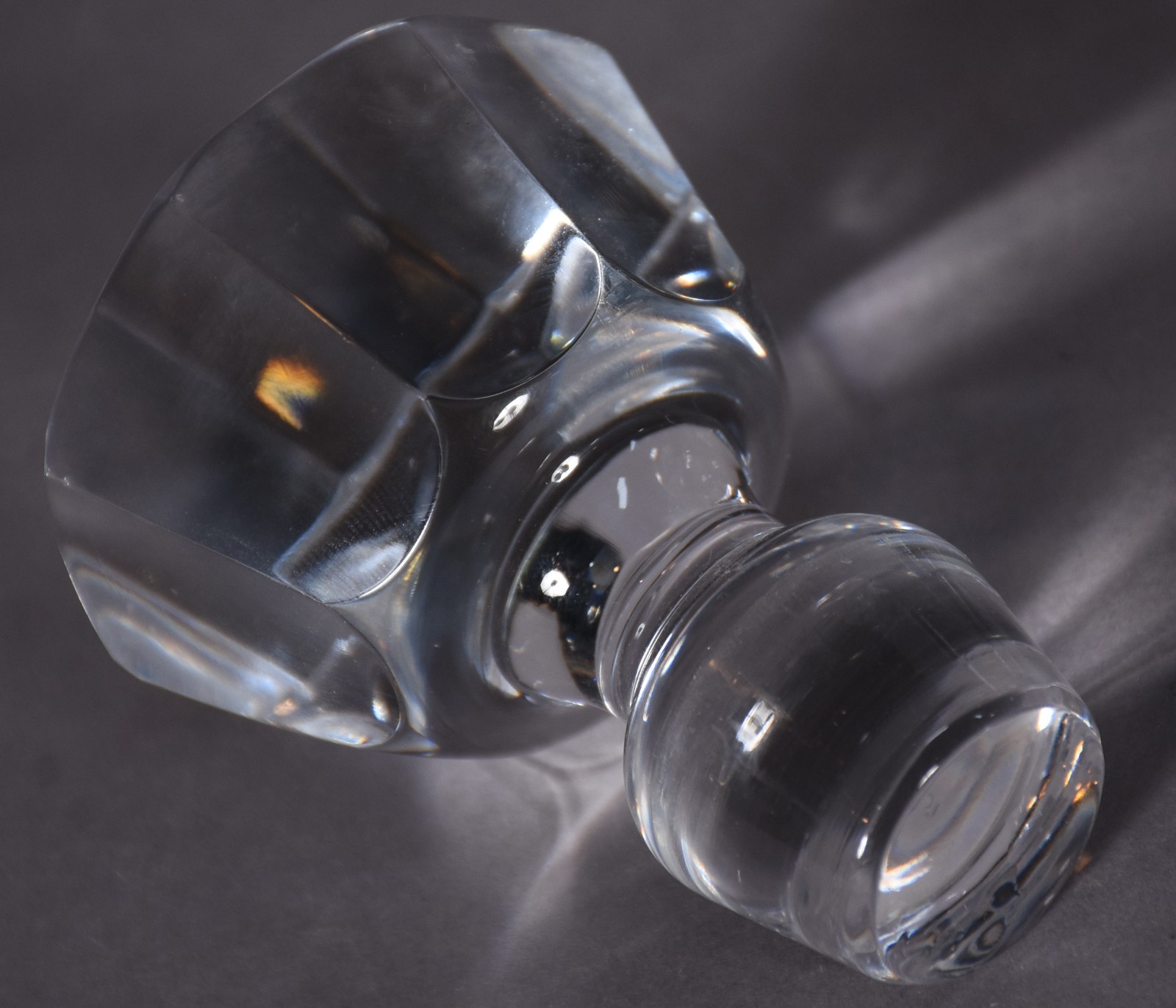 Garrafa de cristal português lapidado. - foto 4 de 7
