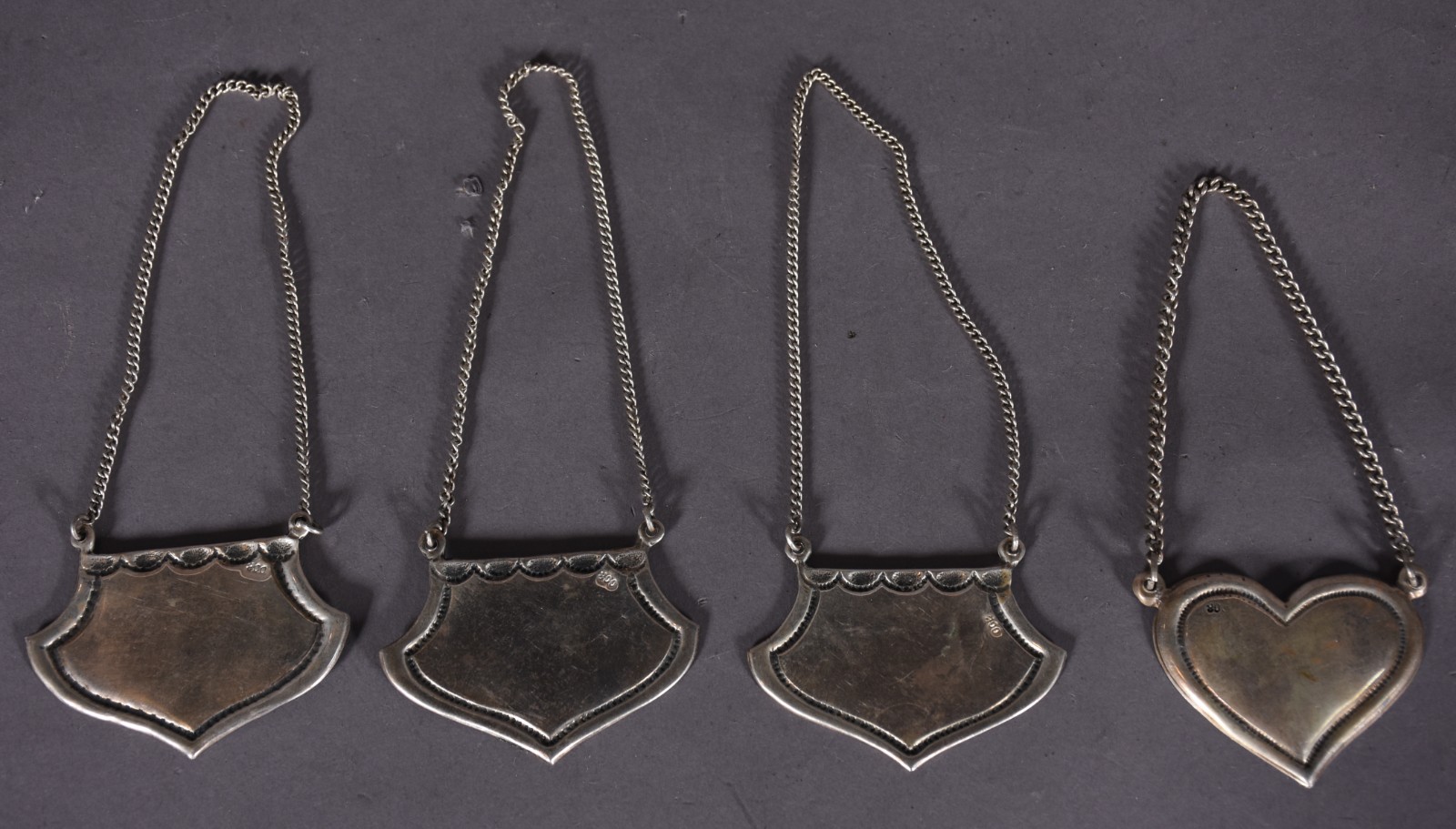 Quatro placas para bebida de prata contrastada 800 mls. Peso da... - foto 1 de 4