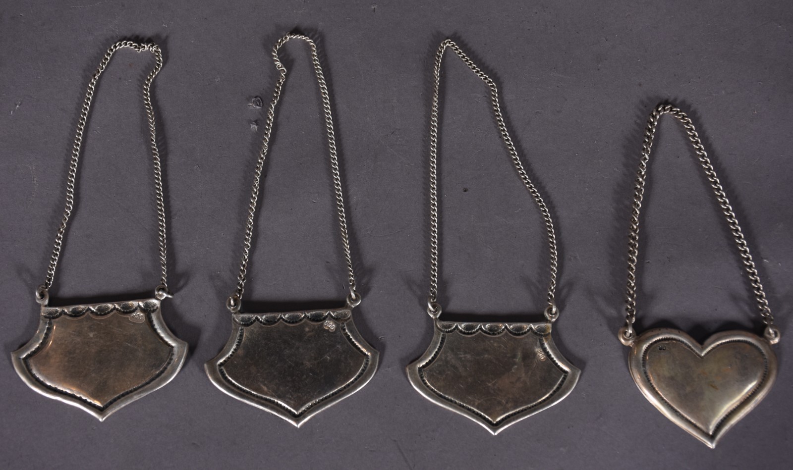 Quatro placas para bebida de prata contrastada 800 mls. Peso da... - foto 3 de 4