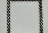 Três miniaturas, sendo 2 porta retratos represe... - Três miniaturas, sendo 2 porta retratos representando figuras da nobreza. Um deles em forma de pendente com moldura de prata com minas novas, no...