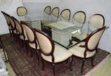 Mesa de jantar com tampo de cristal belga bisot... - Mesa de jantar com tampo de cristal belga bisotado ( med. 1.35 x 3.20 m),  base com duas colunas de mármore feitio quadrado. Acompanham 12 cadei...