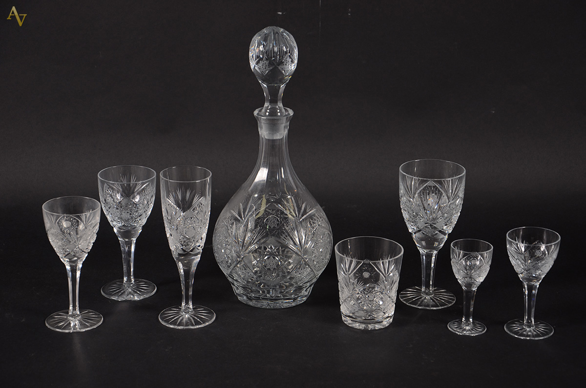 Serviço de cristal tcheco lapidado, composto de 12 flutes para...