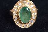 Anel de ouro 18 k com 18  esmeraldas e 16 brilh... - Anel de ouro 18 k com 18  esmeraldas e 16 brilhantes. Peso - 4,5 gr.
