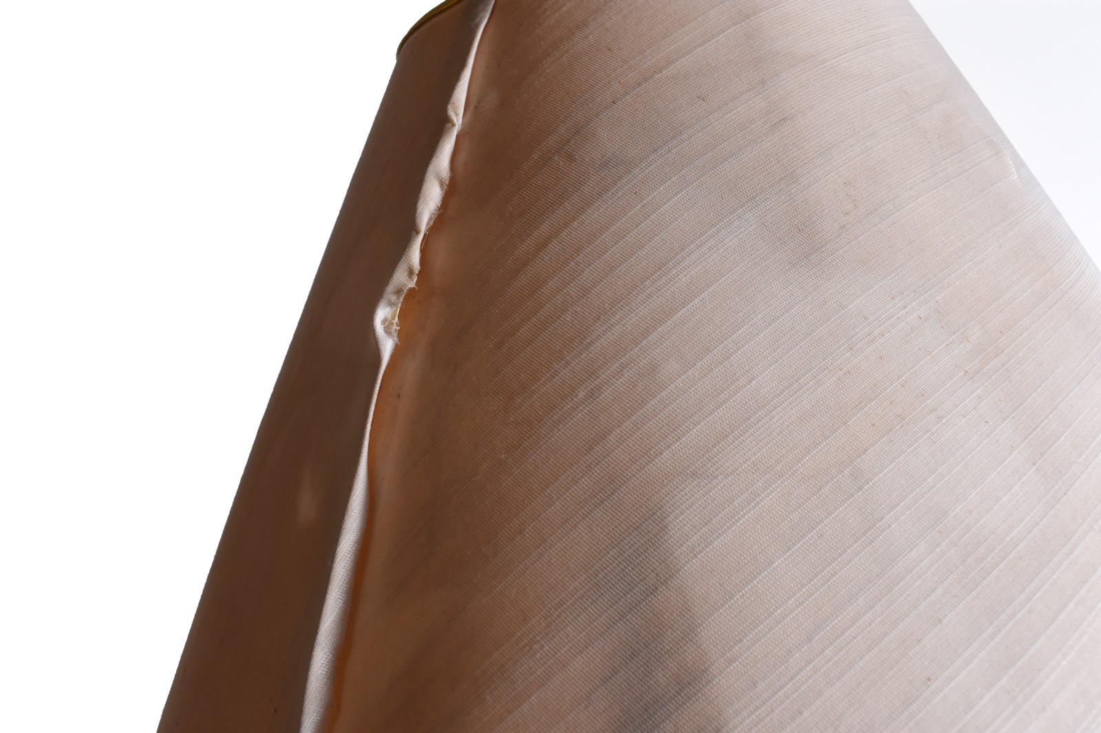 Mesa revisteiro de madeira com luminária articulada acoplada. Cúpula... - foto 4 de 5
