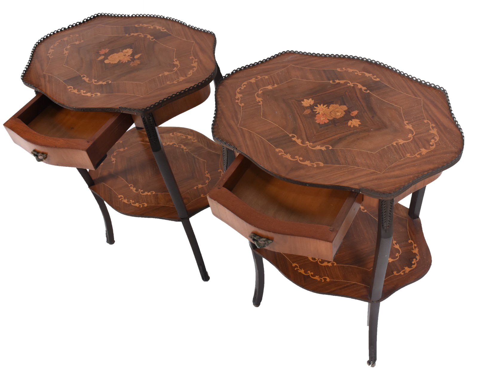 Par de mesinhas laterais estilo francês, trabalhos em marqueterie... - foto 3 de 6