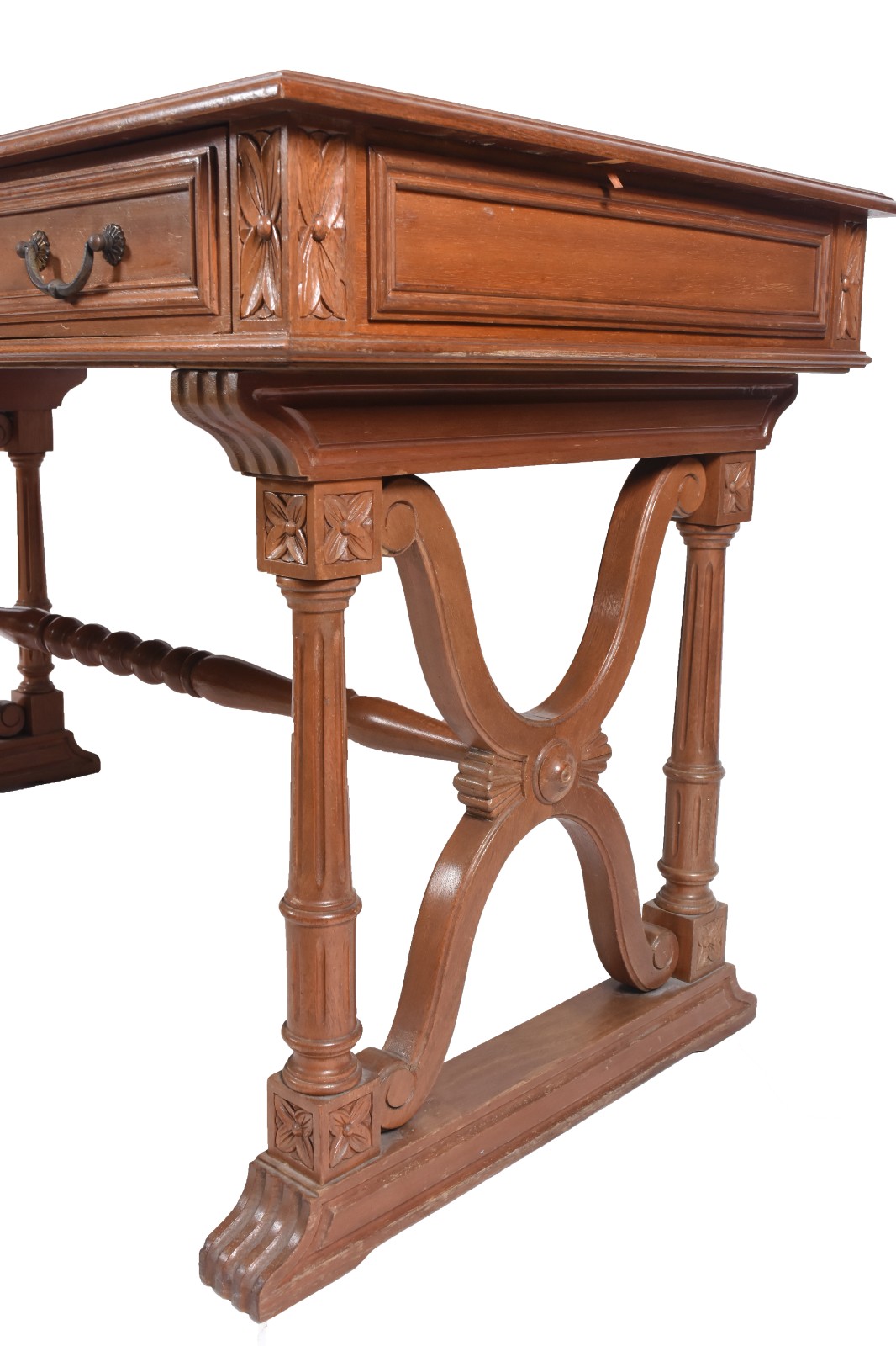 Mesa de escritório de madeira nobre com 3 gavetas, puxadores de... - foto 6 de 11