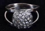 Anel de ouro branco c/  33 brilhantes. Peso - 3... - Anel de ouro branco c/  33 brilhantes. Peso - 3.10 gr.
