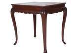 Mesa de centro de madeira nobre estilo Chippend... - Mesa de centro de madeira nobre estilo Chippendale, saia recortada.