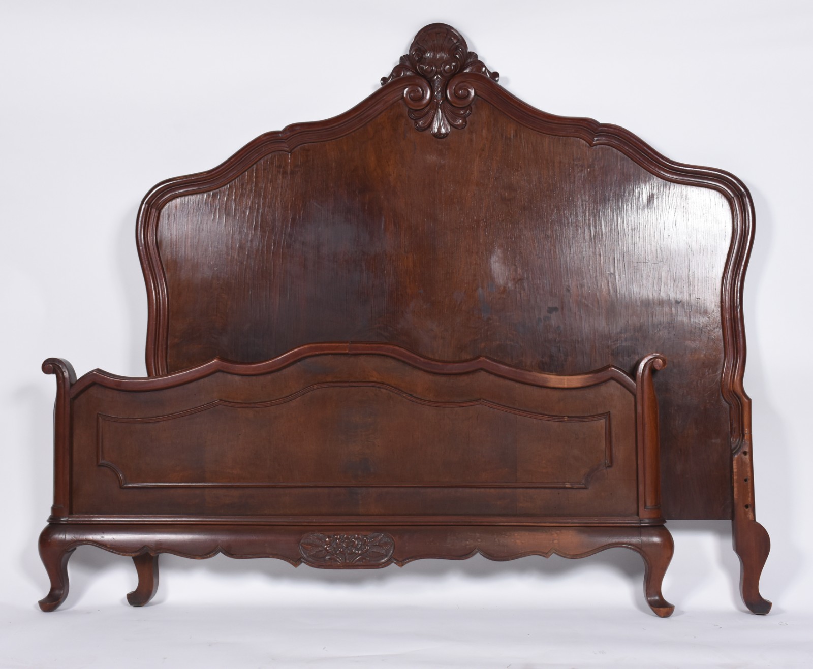 Conjunto de cama de casal e par de mesinhas de cabeceira de madeira... - foto 3 de 9