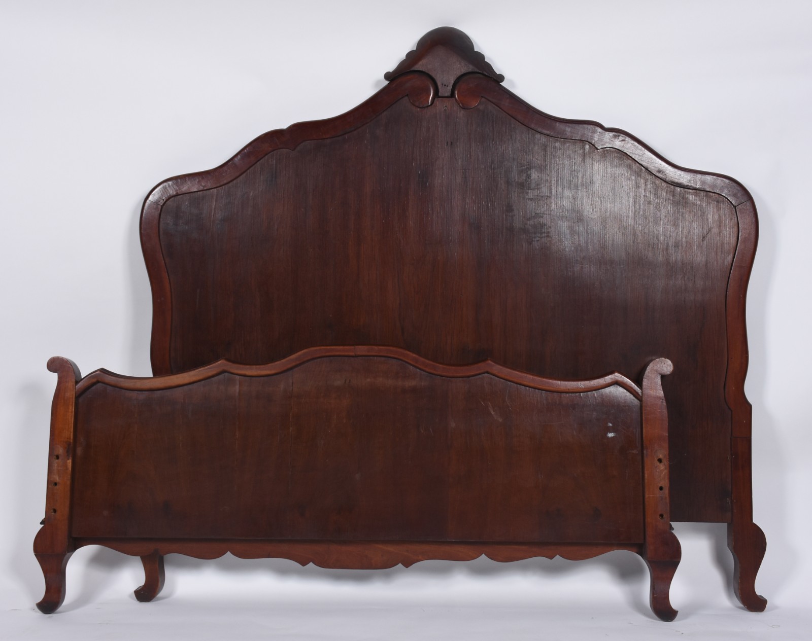 Conjunto de cama de casal e par de mesinhas de cabeceira de madeira... - foto 4 de 9