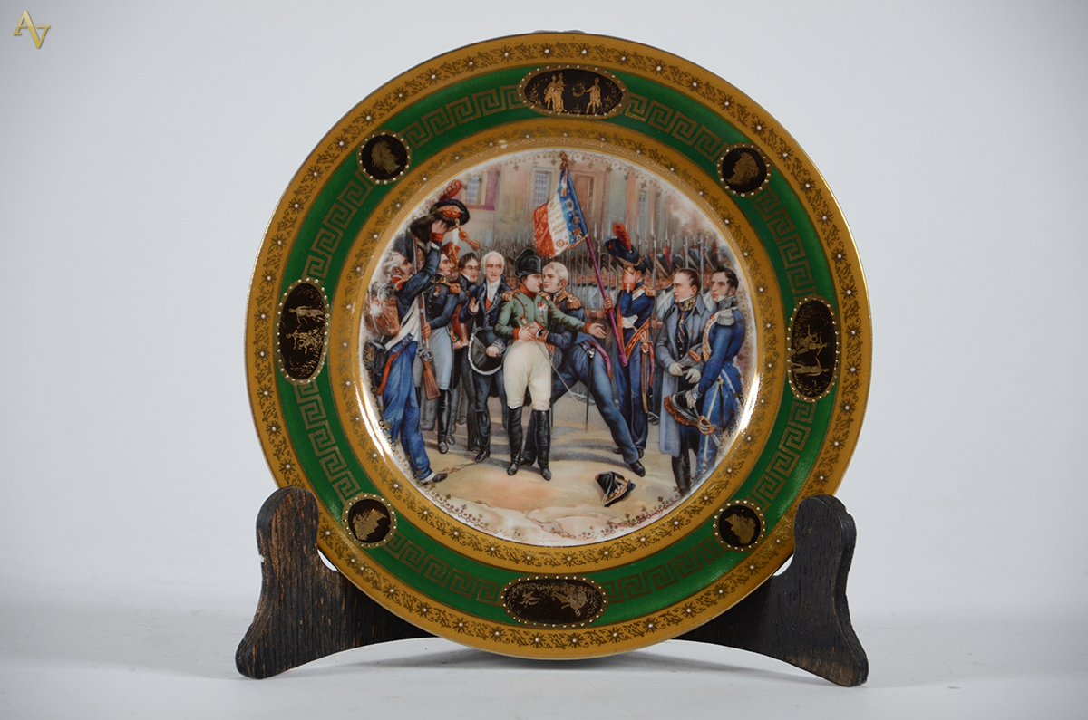 Prato de porcelana Napoleão, verso com N coroado e a inscrição: Les... - foto 1 de 2