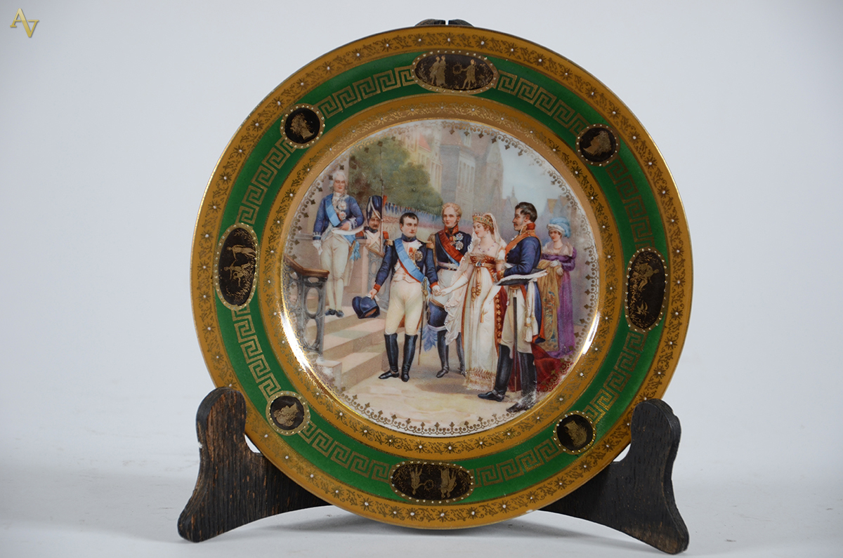 Prato de porcelana Napoleão, verso com a letra N coroada e inscrição... - foto 1 de 2