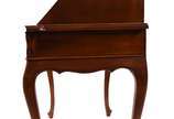 Mesa escrivaninha de madeira nobre, tampo artic... - Mesa escrivaninha de madeira nobre, tampo articulado com escaninhos internos, duas gavetas com puxadores de metal. Estilo Chipendale. Com pequen...