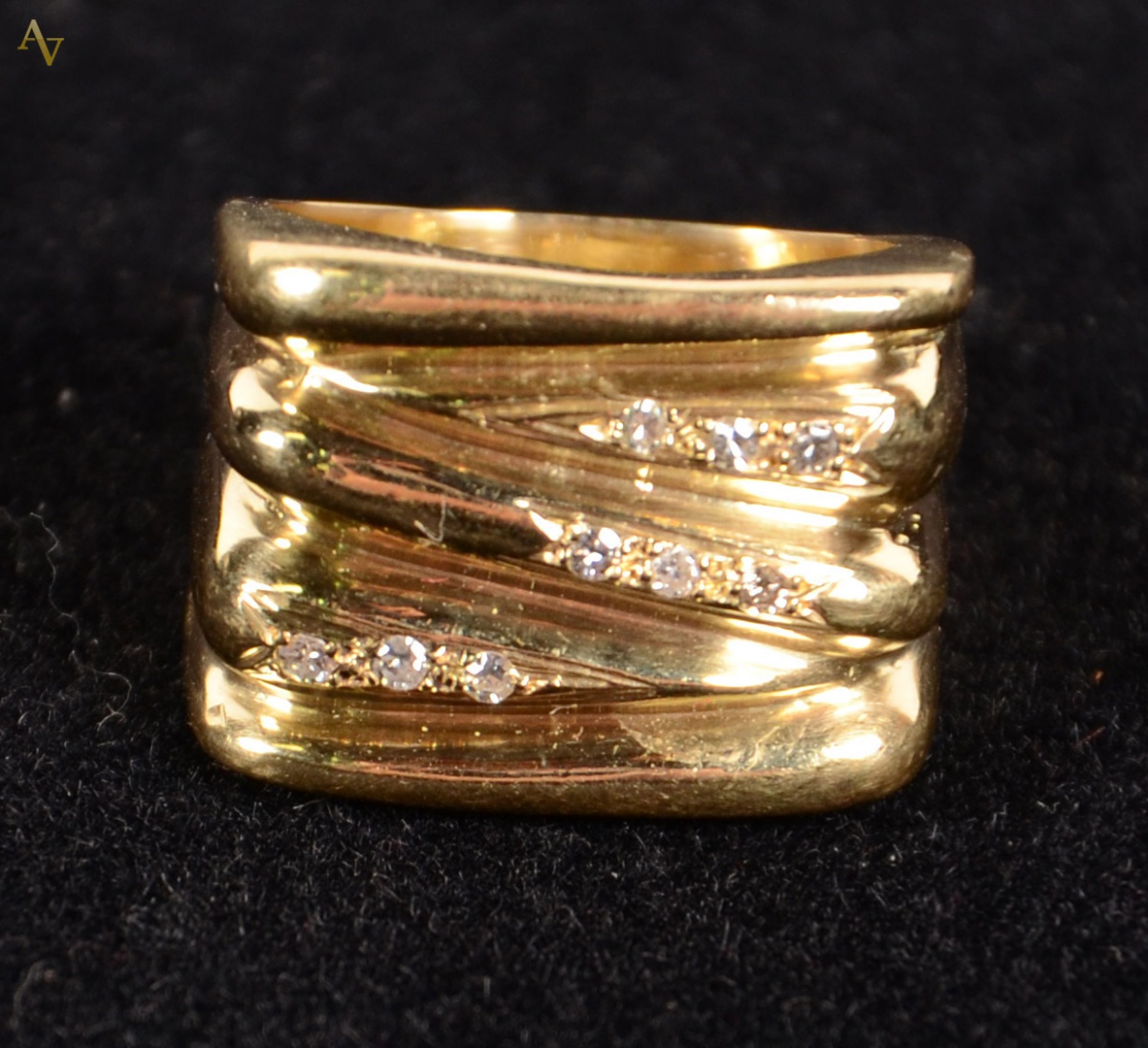 Anel de ouro 18 k com brilhantes. Aro 18,5 - peso: 9,2 gr.
