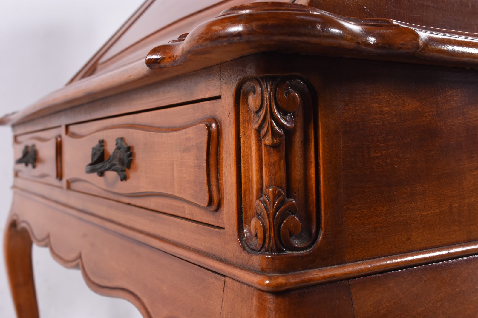 Mesa escrivaninha de madeira nobre, tampo articulado com escaninhos... - foto 7 de 10