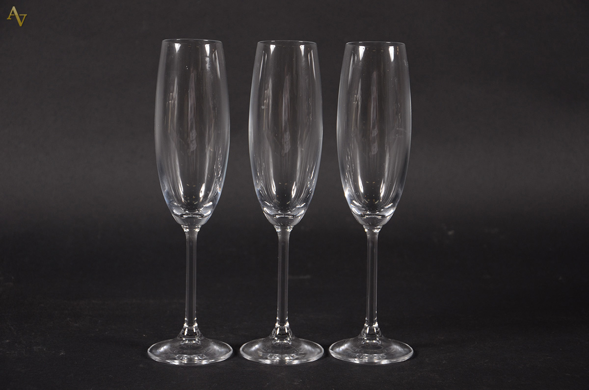 Seis flutes de cristal liso p/ champagne.
