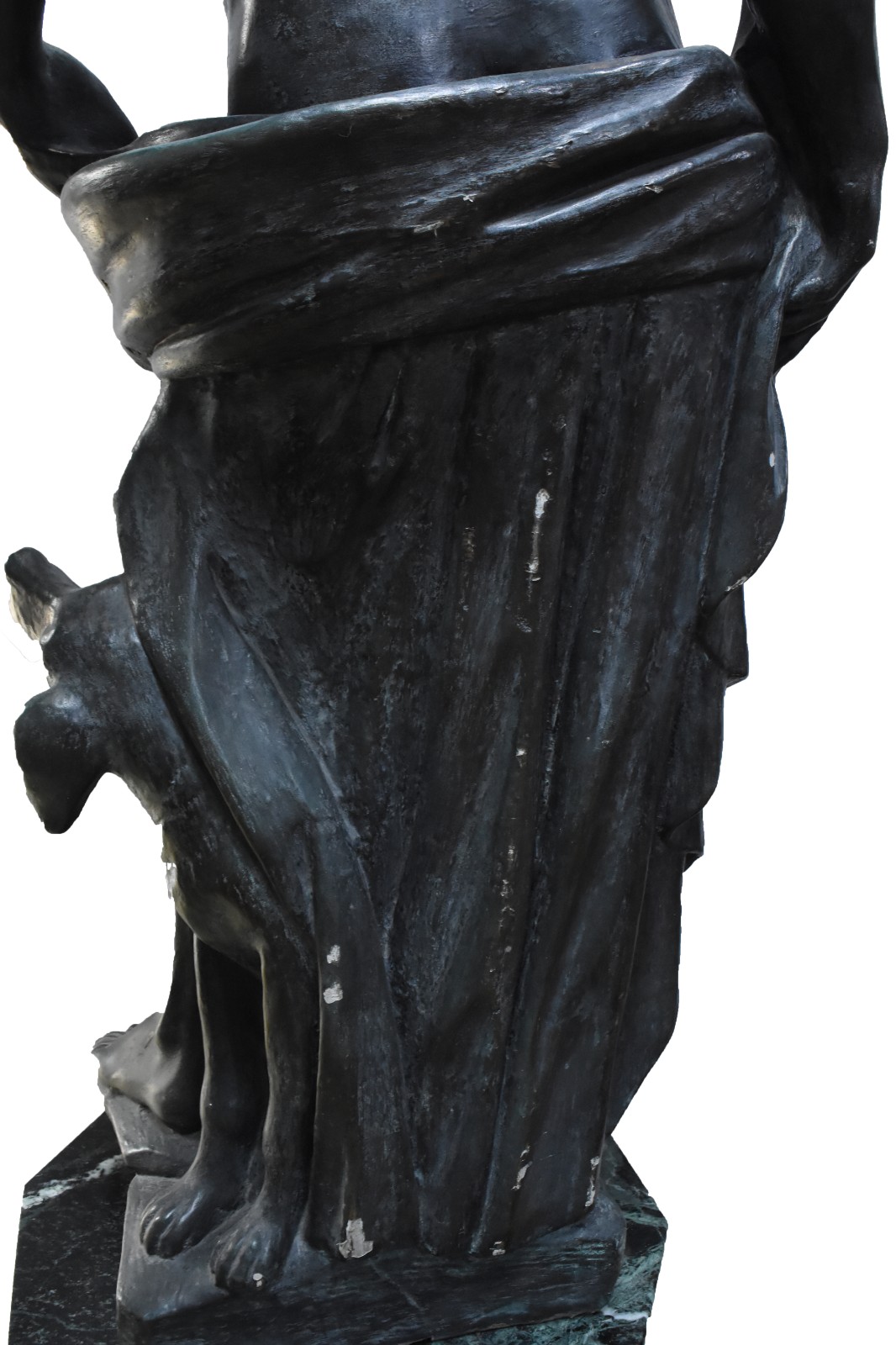 Grande escultura de cimento patinado representando figura mitológica... - foto 8 de 10