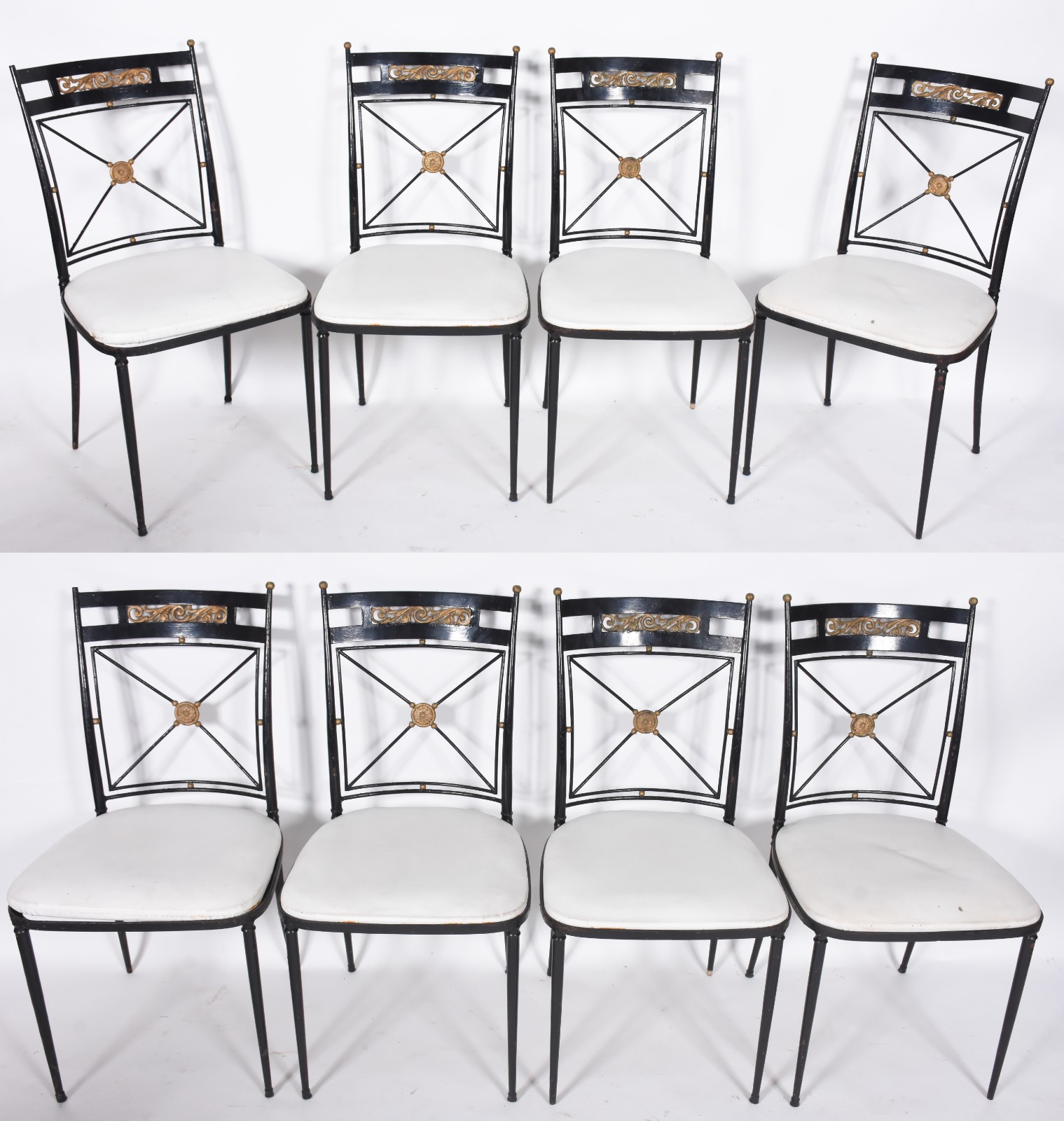 Mesa redonda de metal pintado de preto, saia com segmentos em "X"... - foto 3 de 10