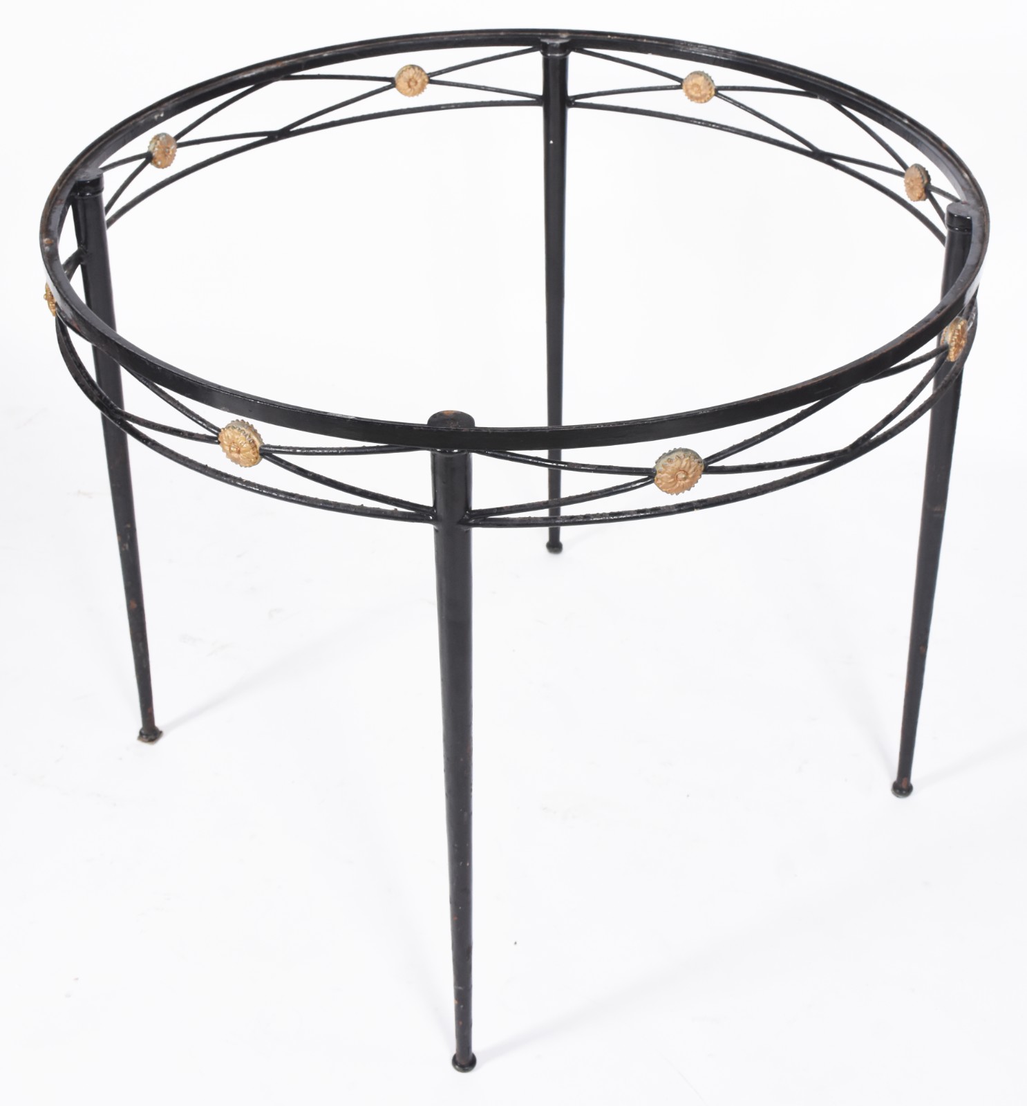 Mesa redonda de metal pintado de preto, saia com segmentos em "X"... - foto 5 de 10