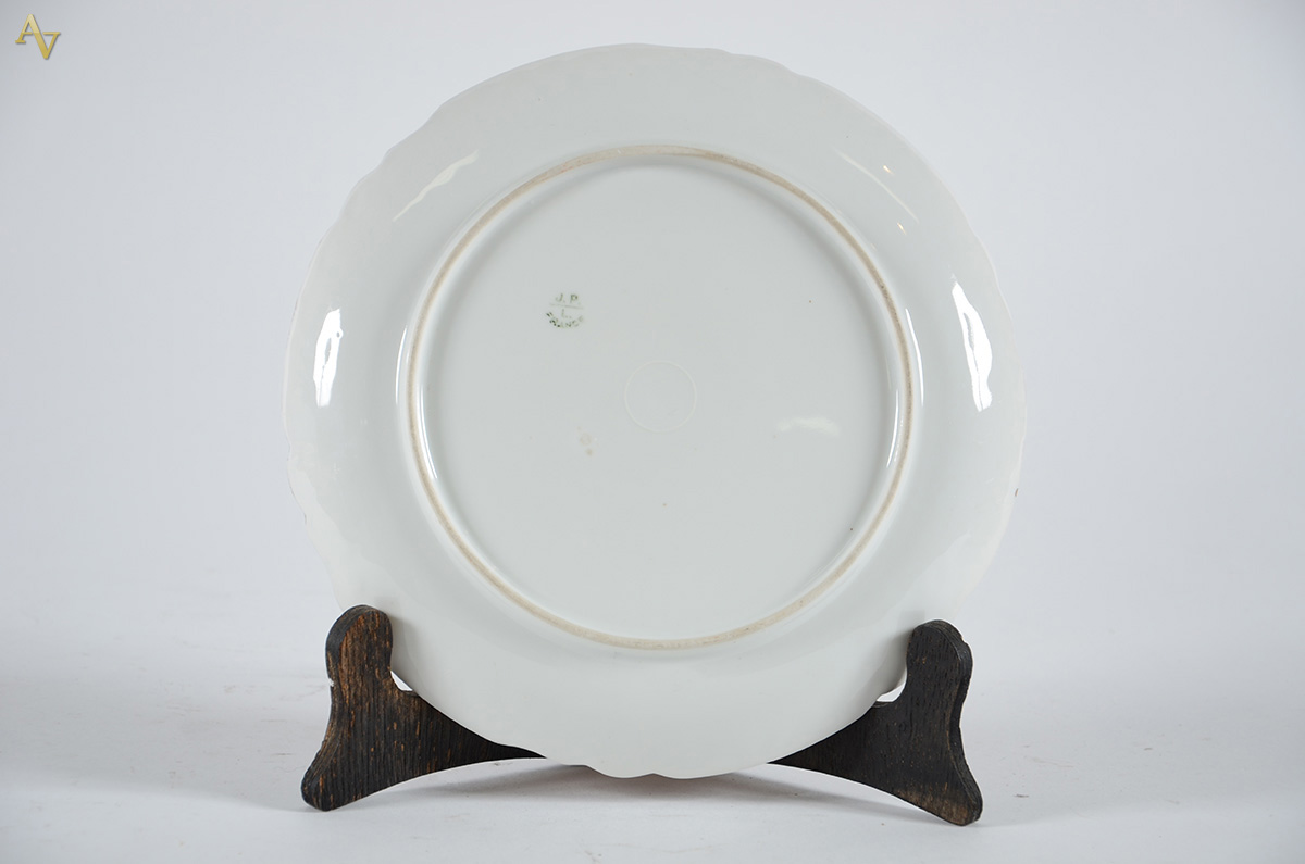 Prato de porcelana francesa de Limoges, JP, decorado com figura de... - foto 2 de 2