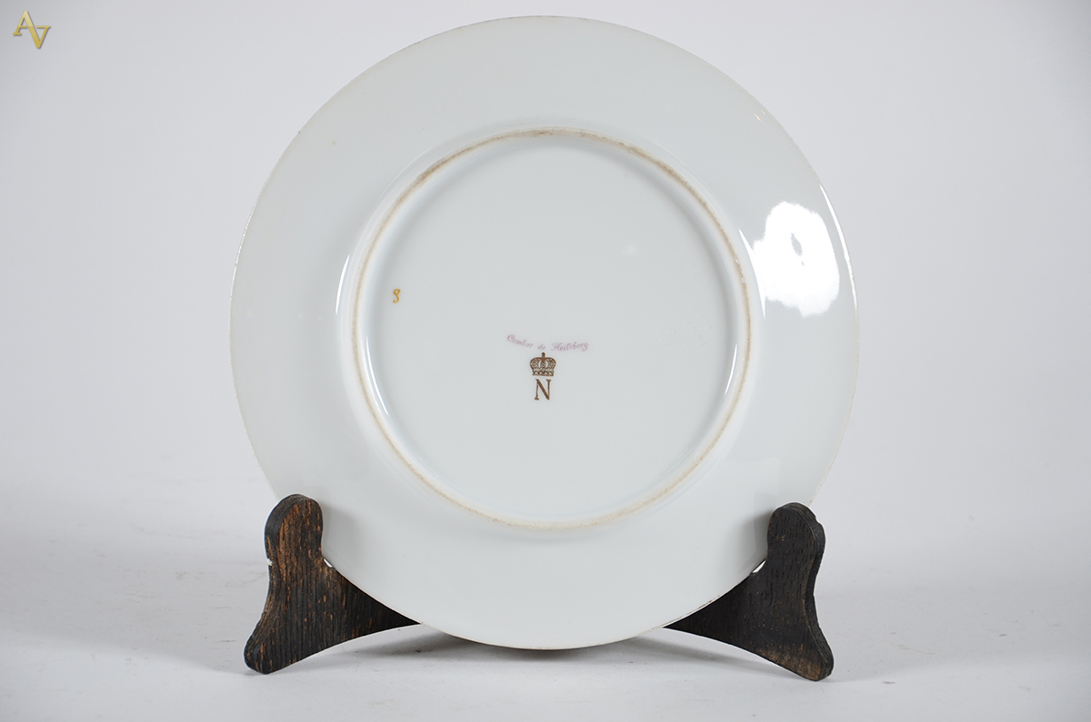 Prato de porcelana Napoleão , verso com N coroado e a inscrição... - foto 2 de 2