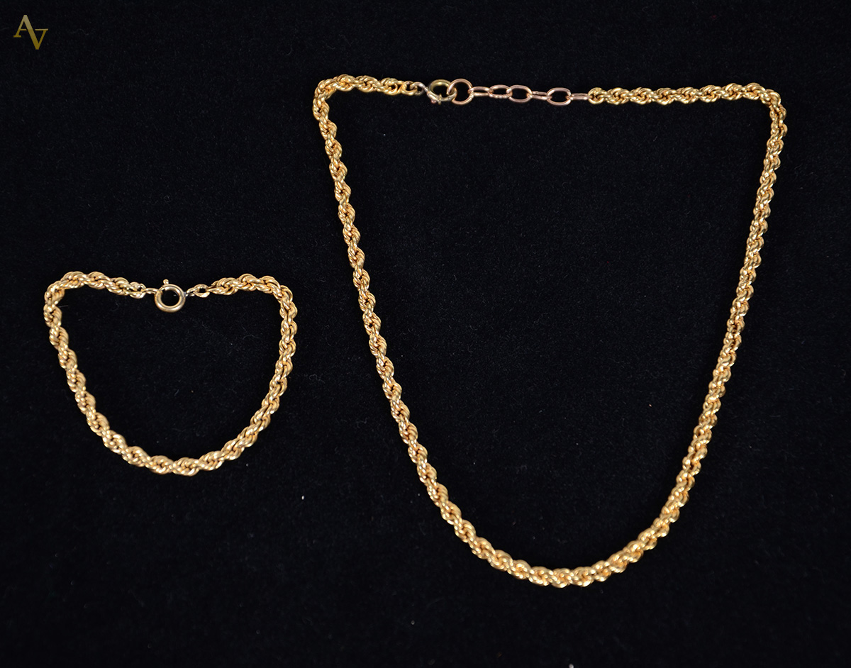 Conjunto de colar e pulseira de ouro 18 k , sendo colar de 40 cm e...