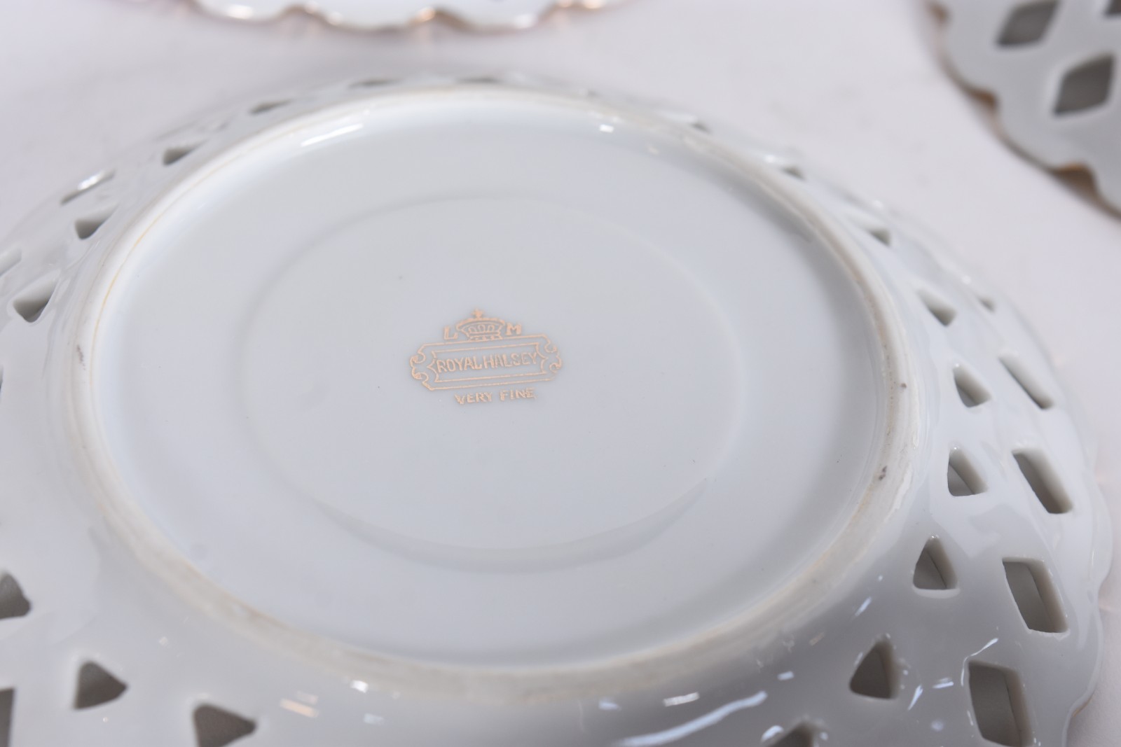 Seis xícaras de chá de porcelana "Royal Halsey" decorada com flores... - foto 5 de 5