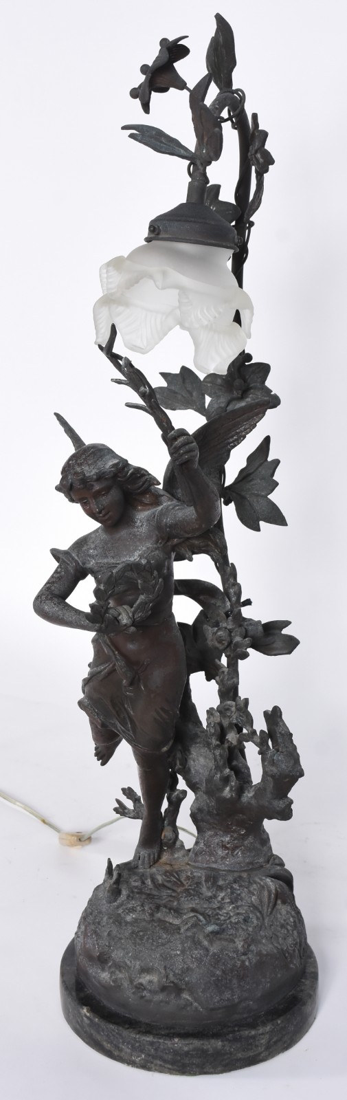 Luminária de metal representando figura feminina (partes... - foto 2 de 3
