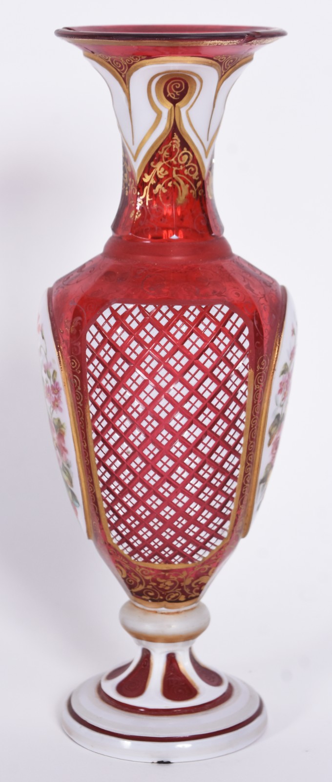 Vaso de cristal overlay rubi e branco decorado com flores em... - foto 2 de 4