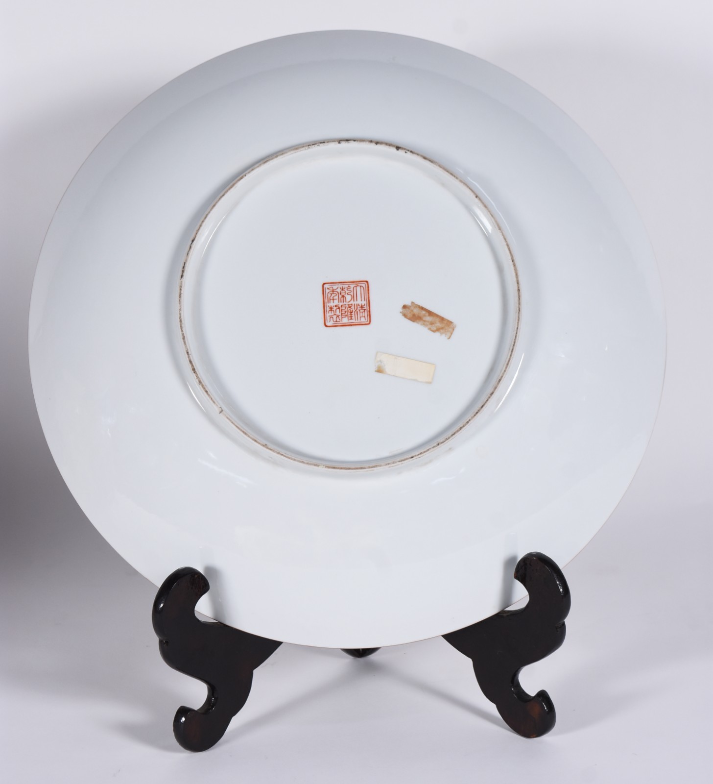 Medalhão de porcelana oriental, decoração floral em policromia. - foto 4 de 6