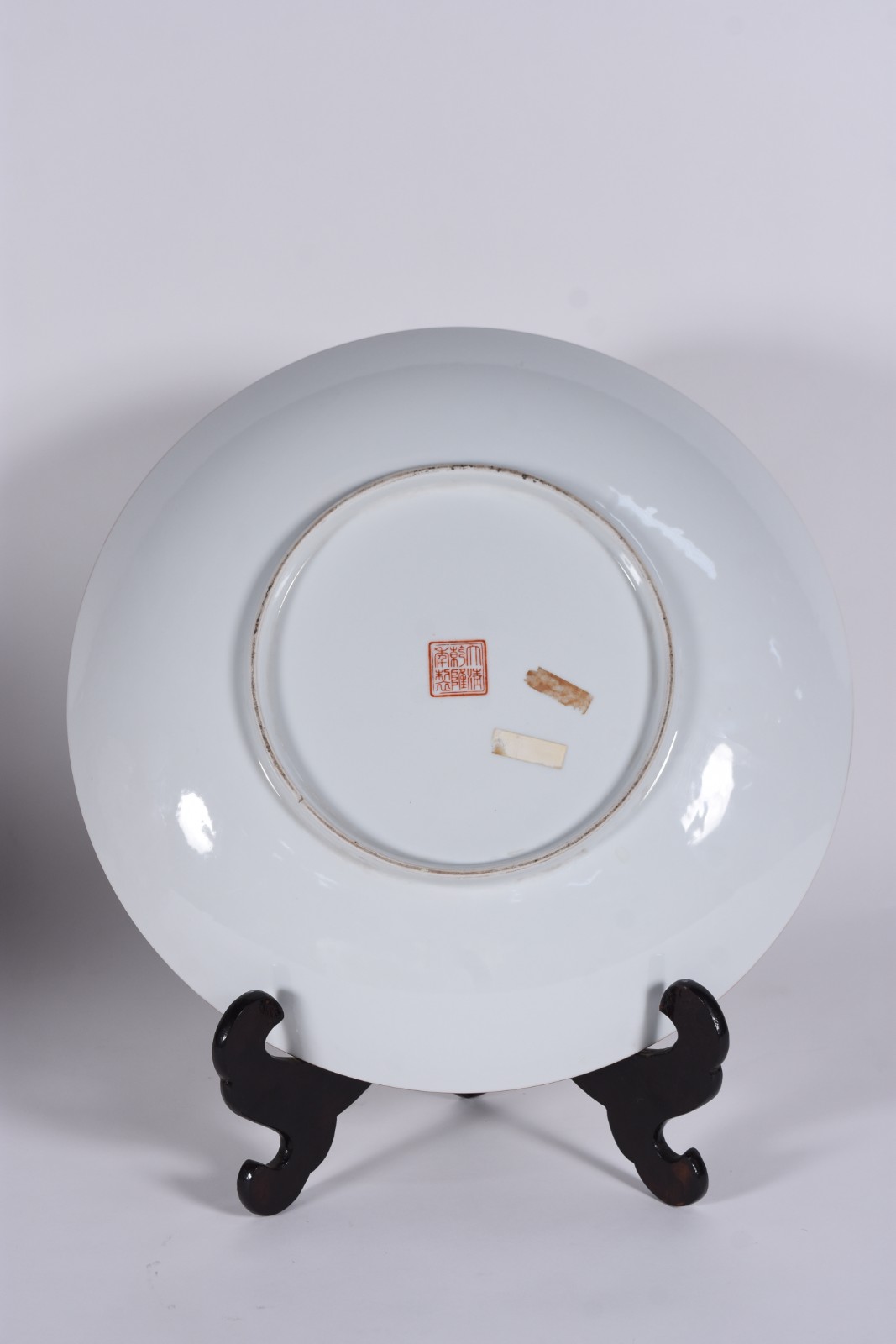 Medalhão de porcelana oriental, decoração floral em policromia. - foto 5 de 6