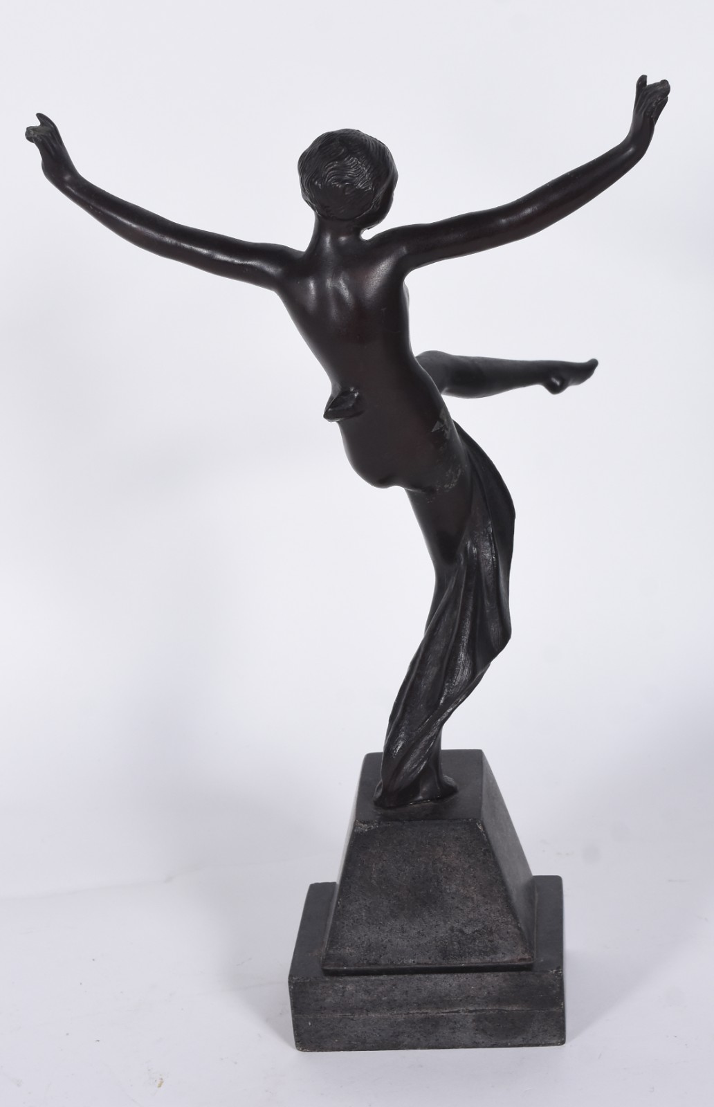 Estatueta de petit bronze representando dançarina, base de mármore. - foto 2 de 2