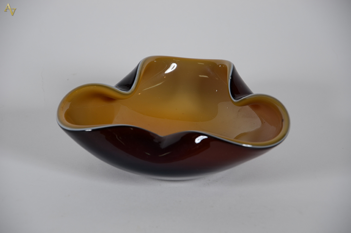 BARBINI. BOWL com três sulcos em vidro de murano, em sommerso de três...