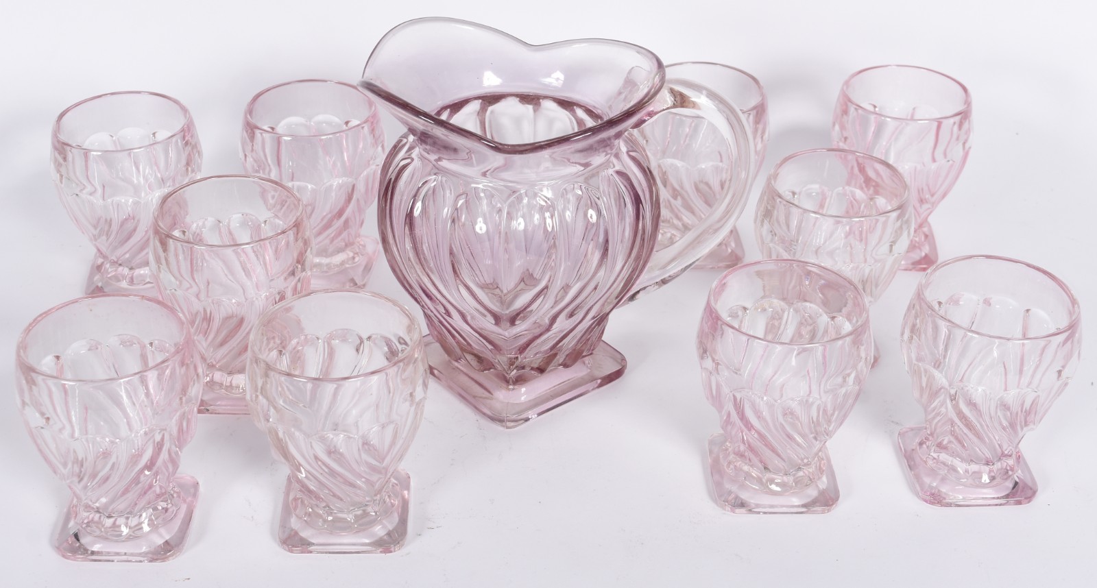 Conjunto de jarra com 10 copos de vidro rosa trabalhado em gomos... - foto 2 de 6