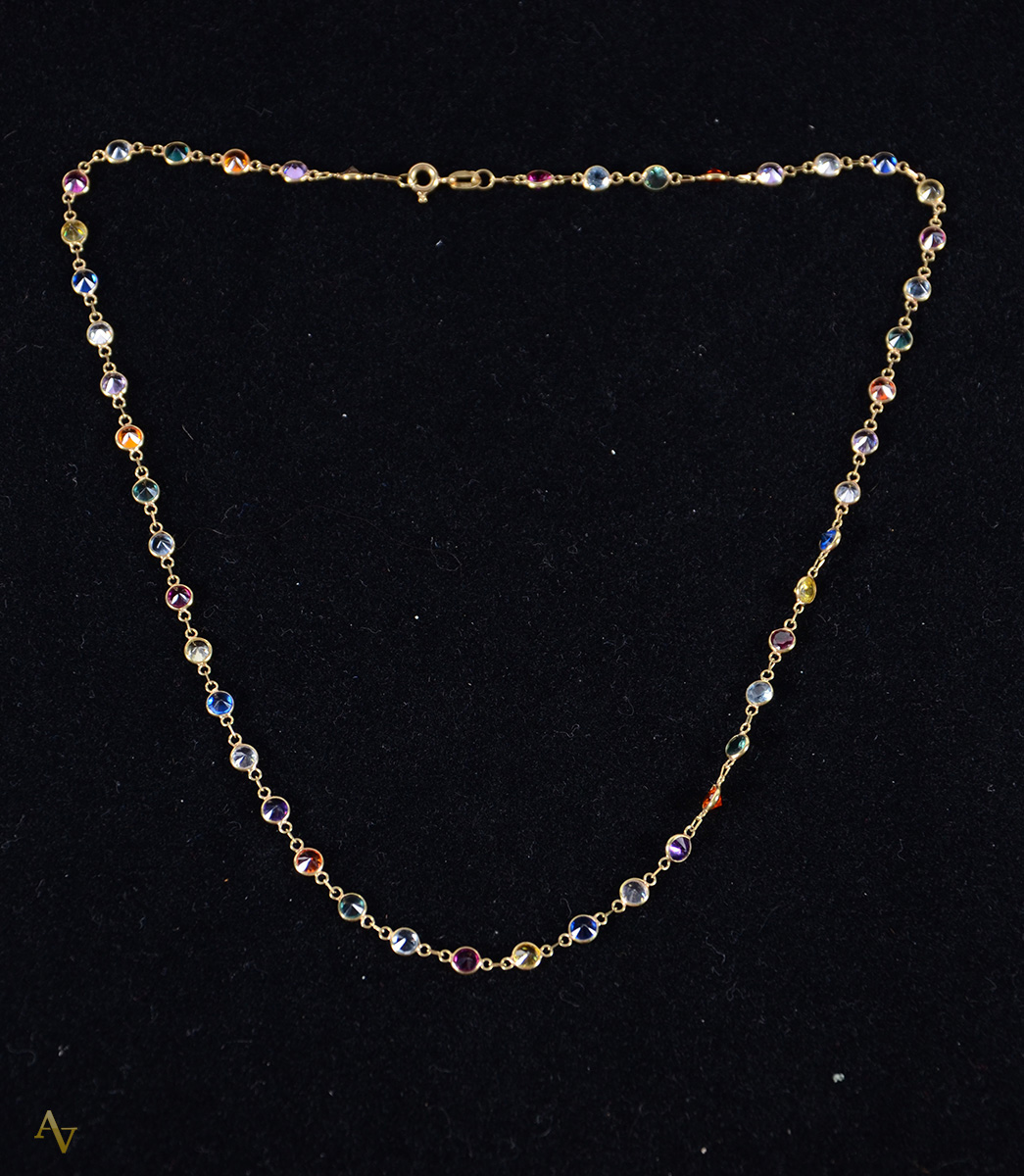 Gargantilha de ouro amarelo com pedras coloridas. Peo: 5.5 gr