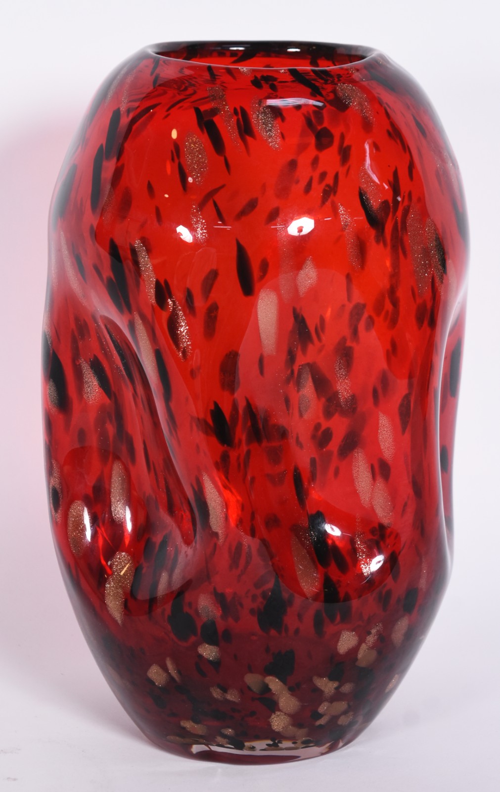 Vaso de vidro decorativo na cor vermelha. - foto 1 de 5