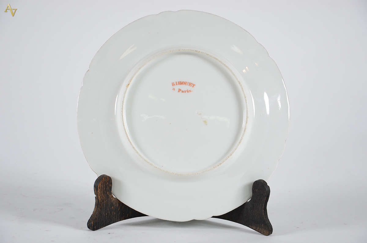 Prato de porcelana francesa RIHOUET, Paris, ricamente decorado com... - foto 2 de 2