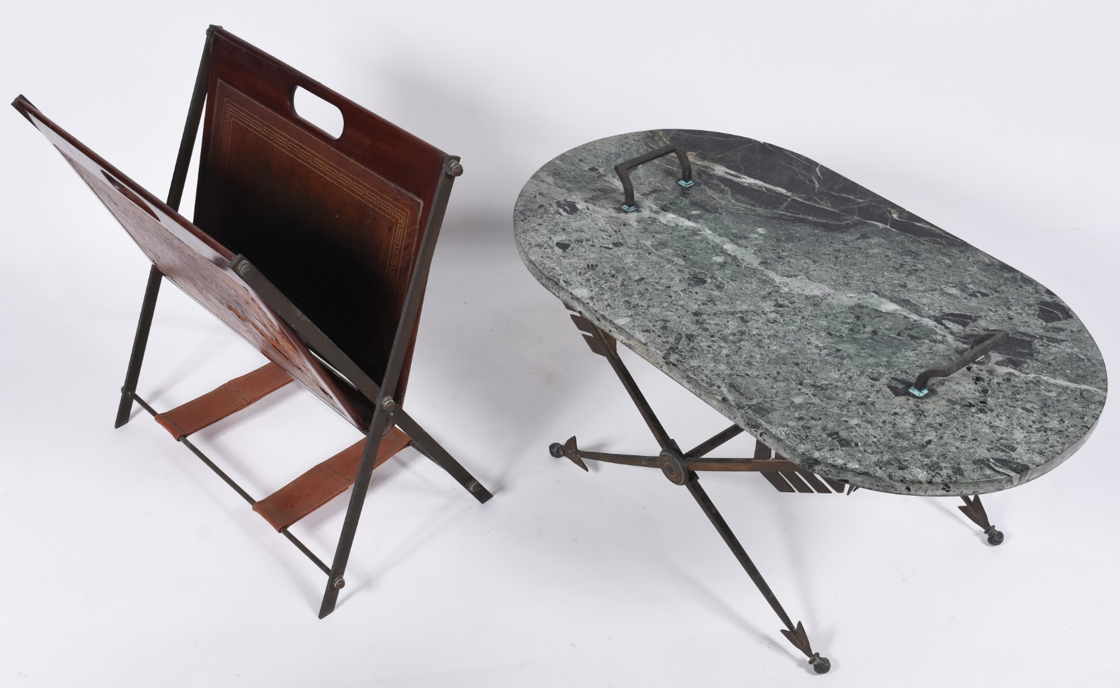 Mesa de centro com tampo de mármore, base de metal oxidado e mármore... - foto 4 de 9