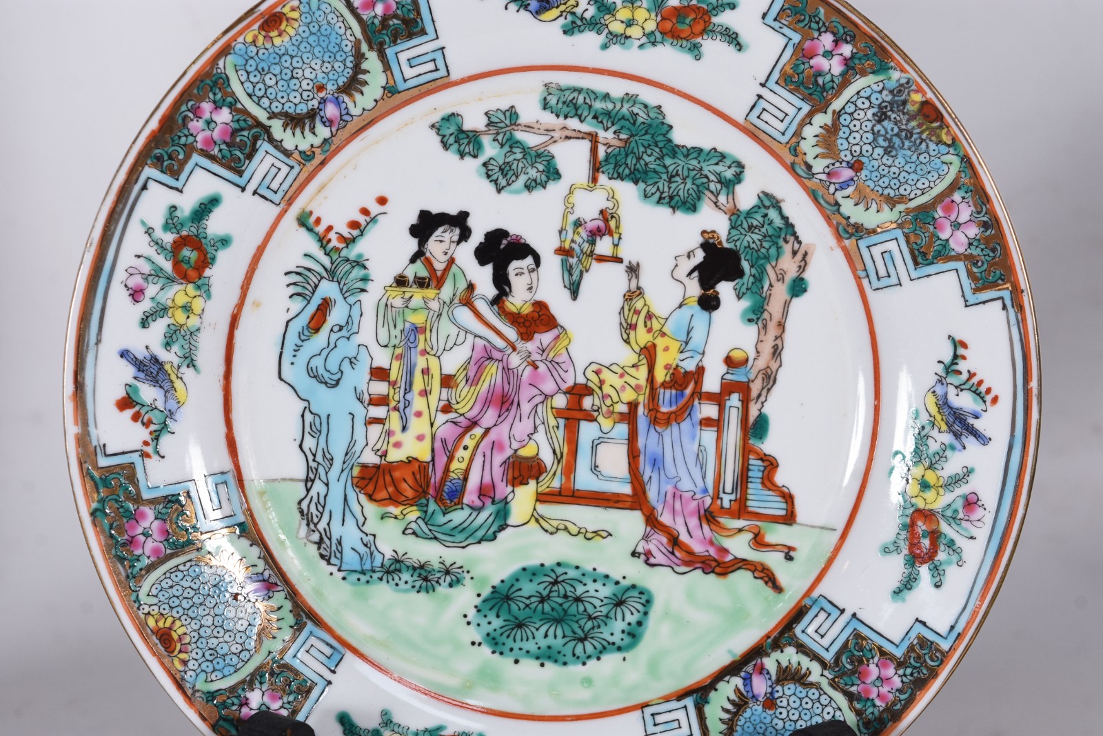 Conjunto de jantar de porcelana chinesa decorados com figuras de... - foto 2 de 6