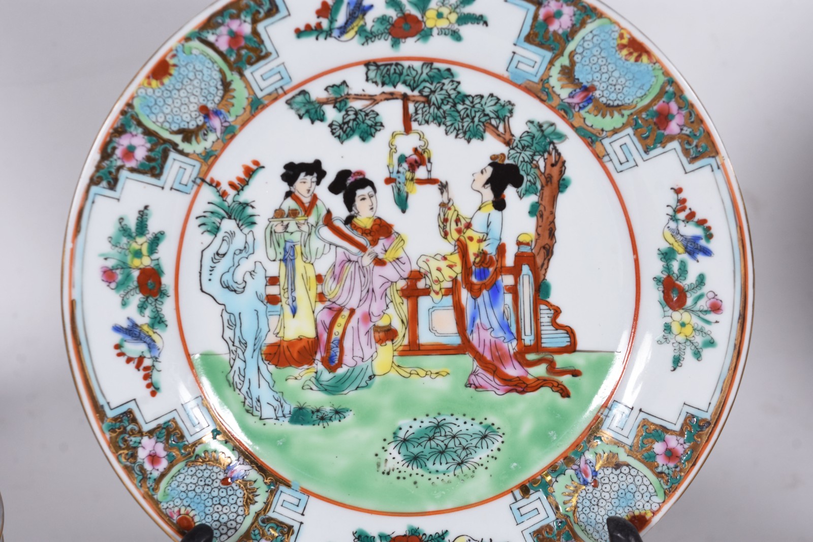 Conjunto de jantar de porcelana chinesa decorados com figuras de... - foto 3 de 6