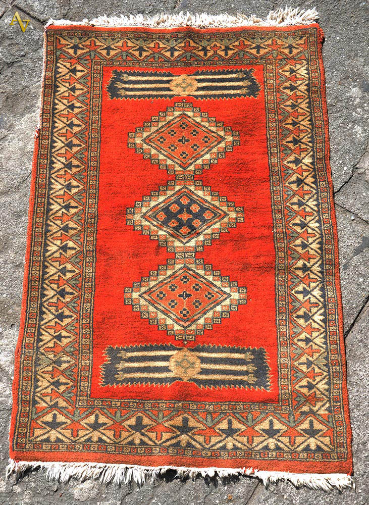 Tapete Pakistan. Med. 95 x 61 cm.