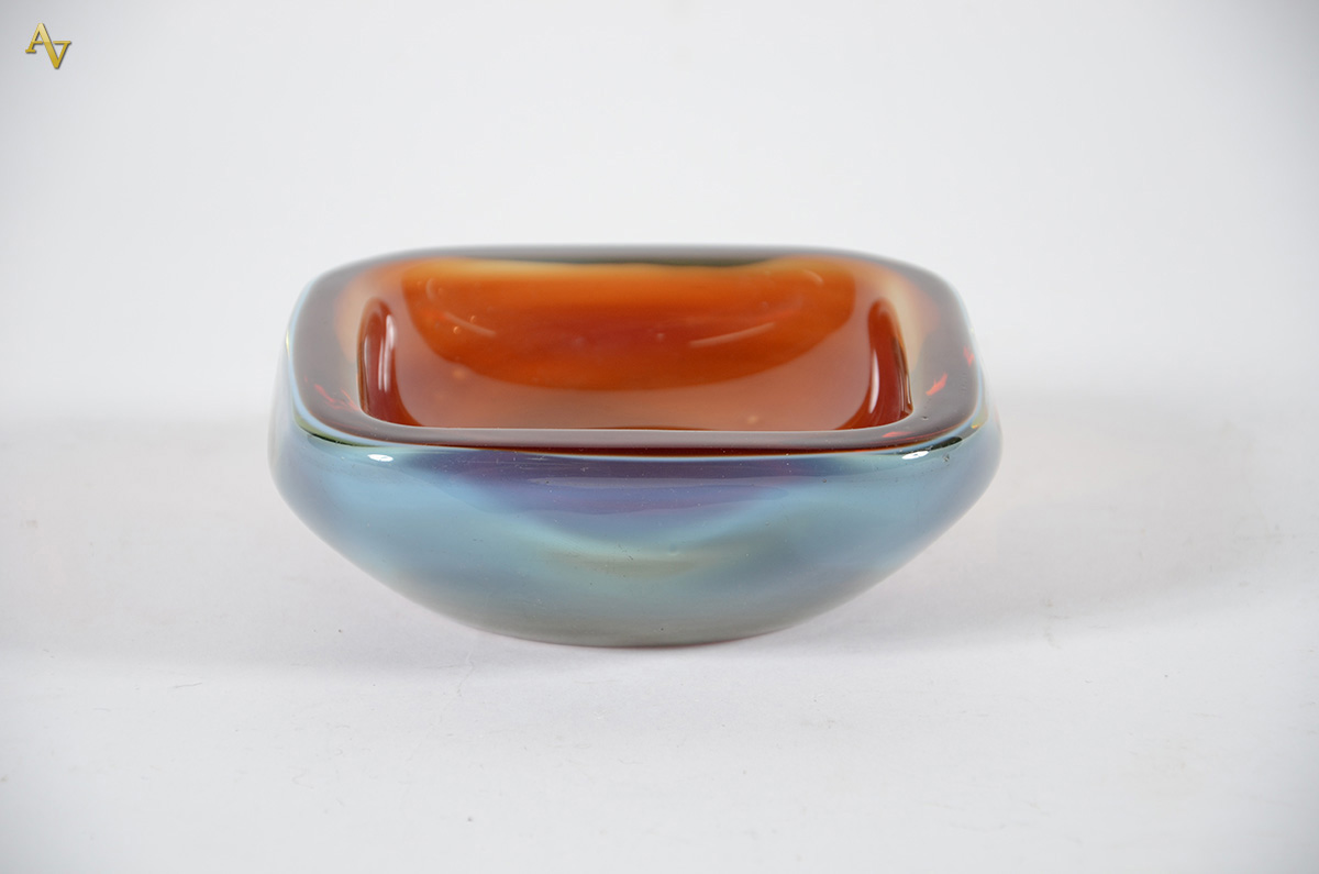 Cinzeiro de murano. Med. 14 x 14 cm - alt. 5 cm